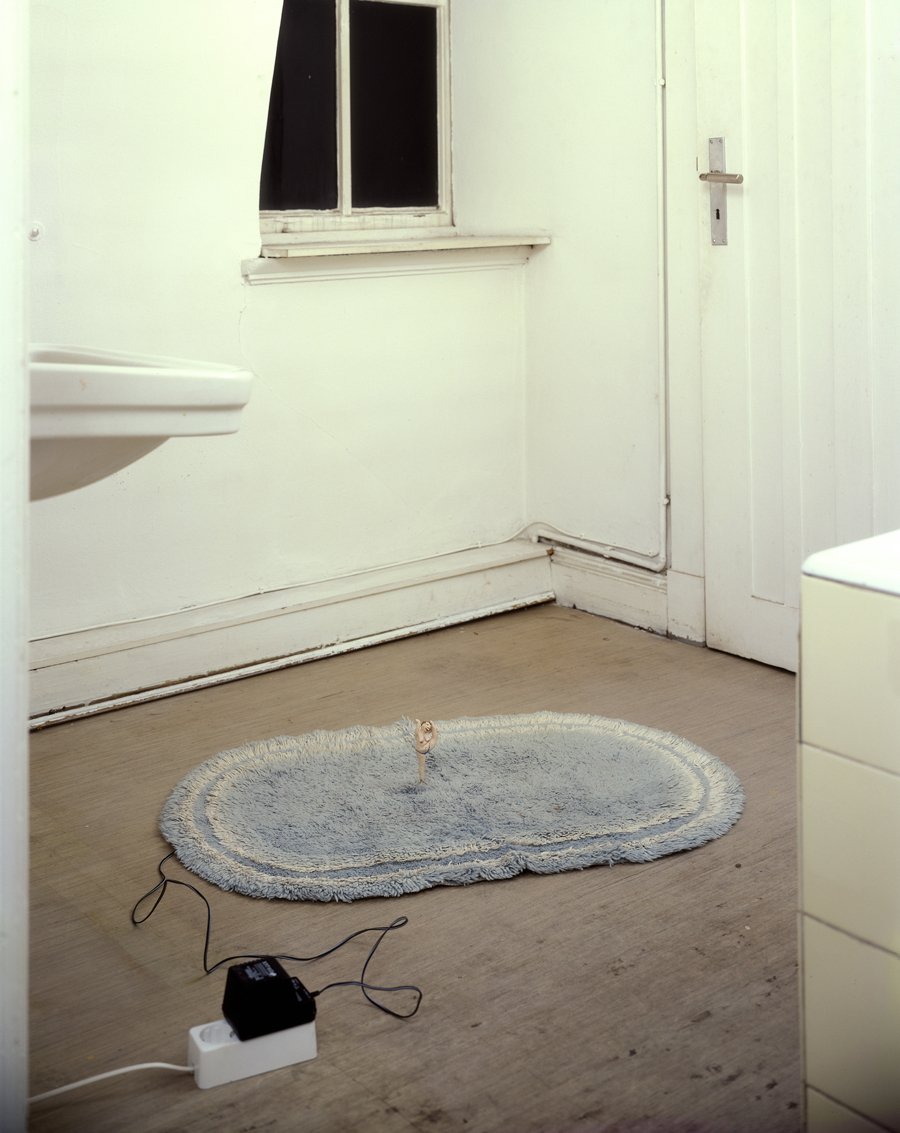 Nimm mich im Morgenrot aber mach schnell denn ich muß gleich los, Ausstellungsansicht Pumphaus, Sammlung Falckenberg, 2000.